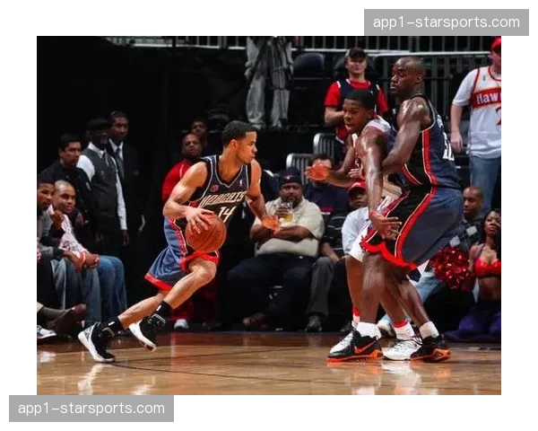 NBA常规赛教练临场决策博弈：高位压迫与挡拆破解成胜负手